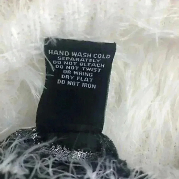 Lauren Michelle Cardigan Aztec Print - Picture 4 of 4